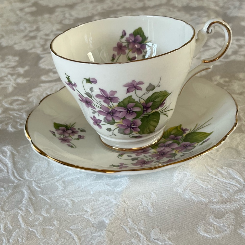Vintage teacup. Regency bone China. Violet flowered. Made in England.